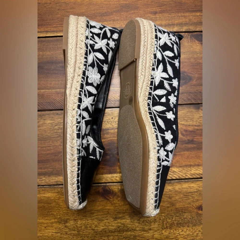 Vince Camuto Black and Cream Floral Espadrilles - Picture 4 of 8